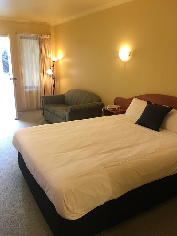 Hopkins House Motel & Apartments Уорнъмбул Екстериор снимка
