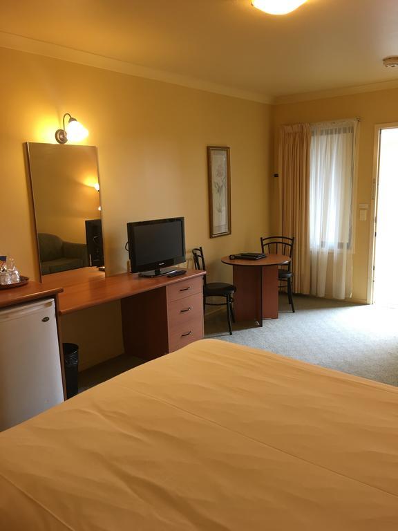 Hopkins House Motel & Apartments Уорнъмбул Екстериор снимка