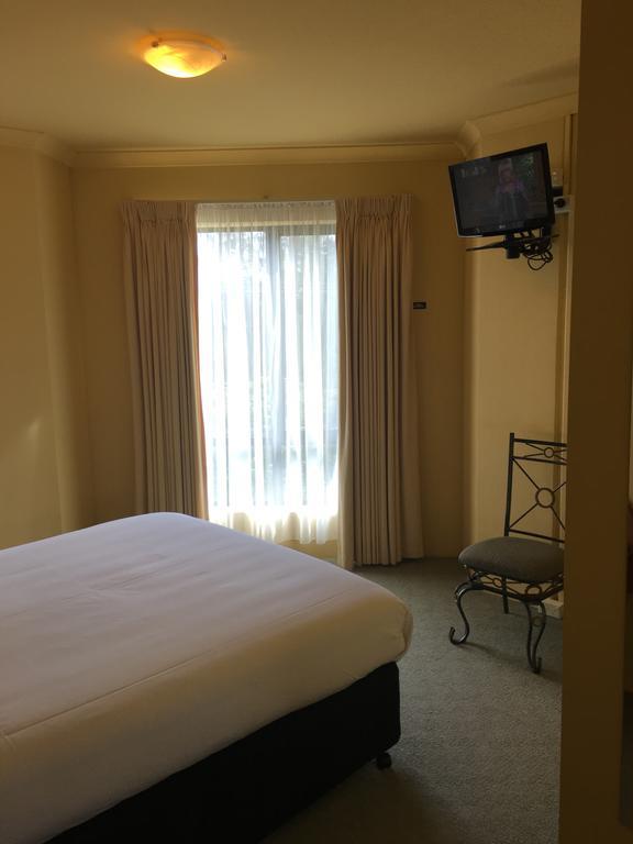Hopkins House Motel & Apartments Уорнъмбул Екстериор снимка
