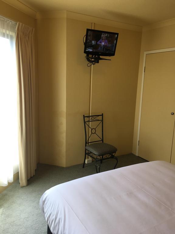 Hopkins House Motel & Apartments Уорнъмбул Екстериор снимка