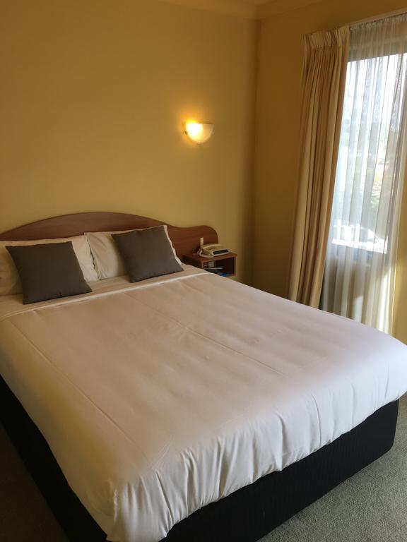 Hopkins House Motel & Apartments Уорнъмбул Екстериор снимка