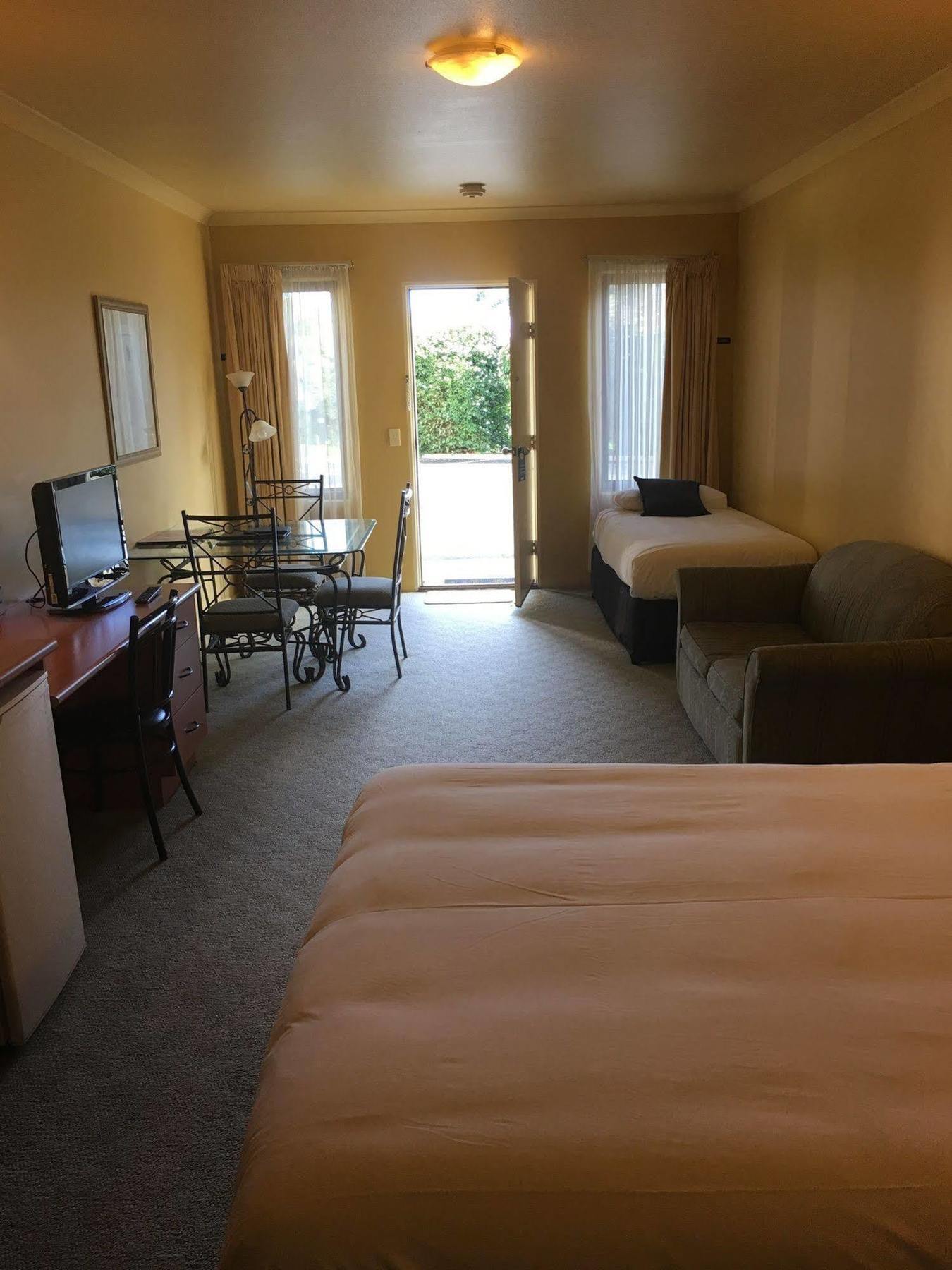 Hopkins House Motel & Apartments Уорнъмбул Екстериор снимка