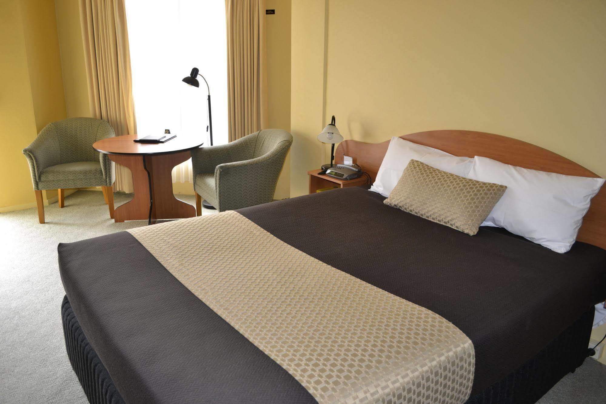 Hopkins House Motel & Apartments Уорнъмбул Екстериор снимка