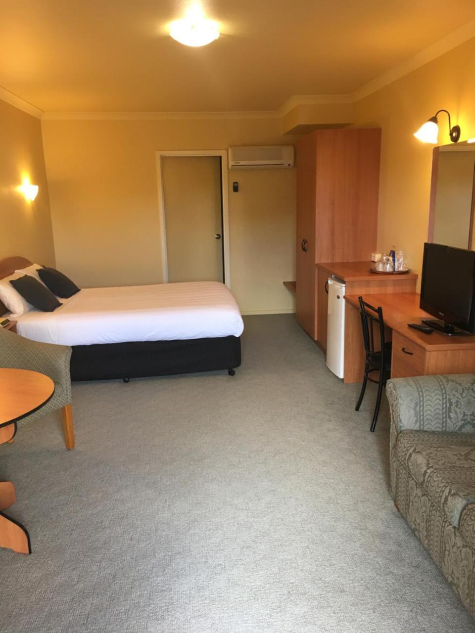 Hopkins House Motel & Apartments Уорнъмбул Екстериор снимка